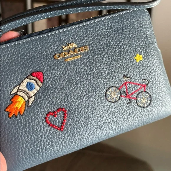 Authentic COACH Leather heart/spaceship/bicycle zip top card wristlet - Picture 2 of 11